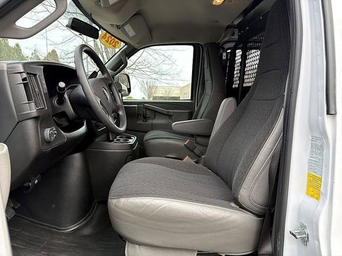 Used 2024 GMC Savana 2500 w/ Driver Convenience Package image 11