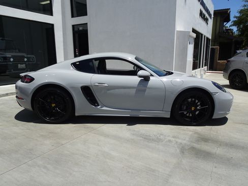 Used 2021 Porsche 718 Cayman RWD image 8