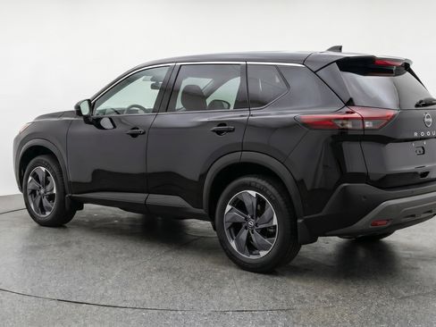 Used 2025 Nissan Rogue SV AWD/4WD image 6