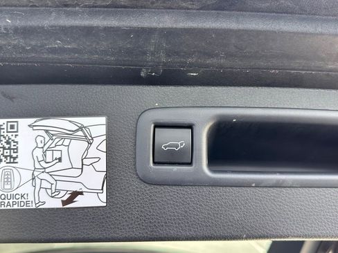 Used 2024 Toyota Highlander Limited image 17