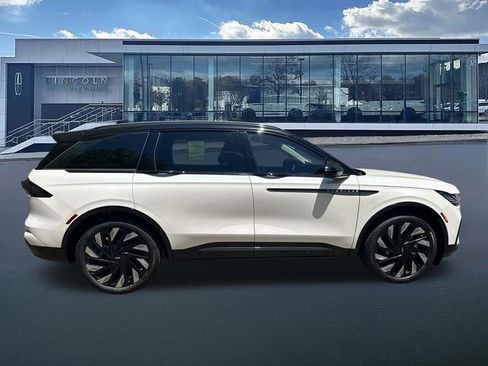 New 2026 Lincoln Nautilus Reserve AWD/4WD image 9