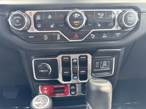 Used 2026 Jeep Gladiator Rubicon w/ Dual Top Group AWD/4WD image 21