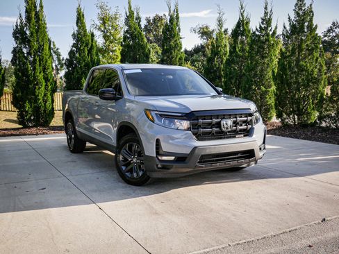 Certified 2025 Honda Ridgeline Sport image 2