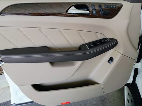 Used 2015 Mercedes-Benz GL 450 4MATIC image 22