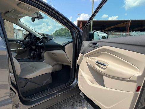 Used 2017 Ford Escape SE w/ Equipment Group 201A FWD image 22