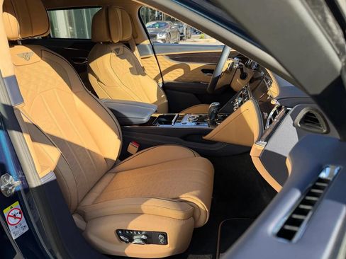 Used 2025 Bentley Flying Spur Plug-In Hybrid AWD/4WD image 39