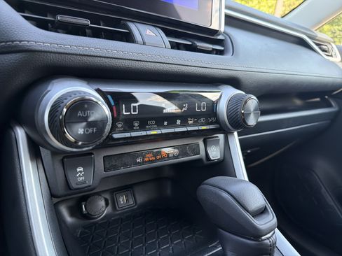 Certified 2025 Toyota RAV4 XLE FWD image 8