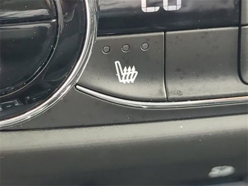 Used 2021 Chevrolet TrailBlazer RS w/ Technology Package image 22