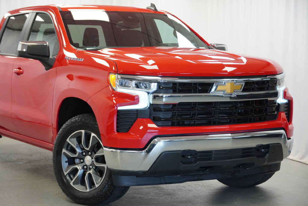 Used 2024 Chevrolet Silverado 1500 LT AWD/4WD image 7
