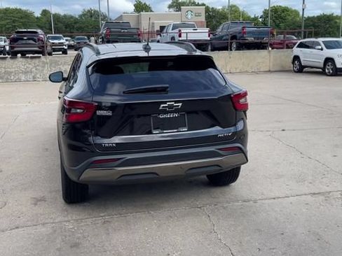 New 2026 Chevrolet Trax ACTIV w/ Sunroof Package FWD image 7