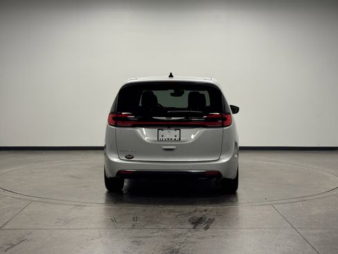 New 2026 Chrysler Pacifica Select image 7