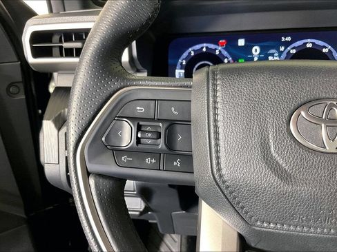 Used 2025 Toyota 4Runner Platinum AWD/4WD image 22