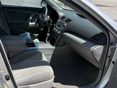 Used 2009 Toyota Camry LE FWD image 7