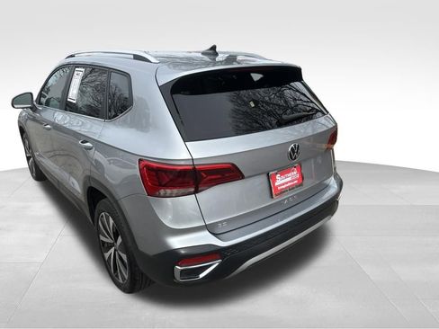 Used 2024 Volkswagen Taos SE FWD image 17