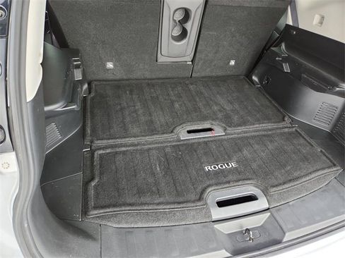 Used 2019 Nissan Rogue SV image 24