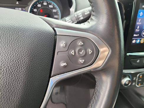 Used 2021 Chevrolet Traverse LT image 13