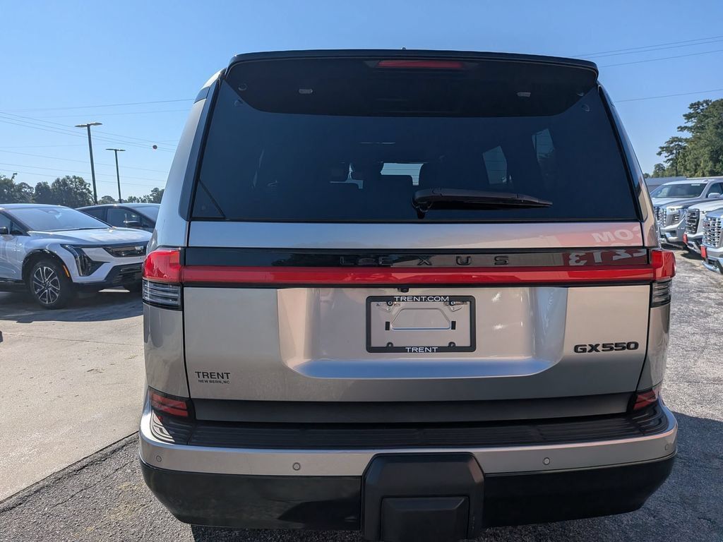 Used 2024 Lexus GX 550 w/ Accessory Package (31) AWD/4WD image 3