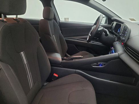 Used 2025 Hyundai Elantra Sport image 21