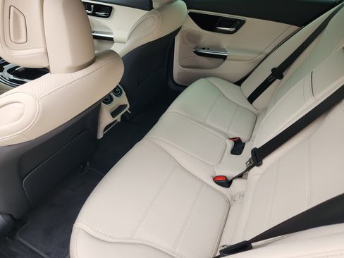 Used 2025 Mercedes-Benz C 300 Sedan image 29