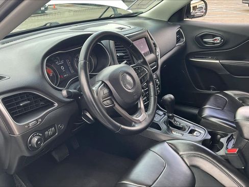 Used 2019 Jeep Cherokee Latitude Plus w/ Comfort/Convenience Group image 16