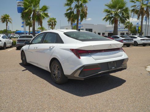 Used 2024 Hyundai Elantra SEL FWD image 7
