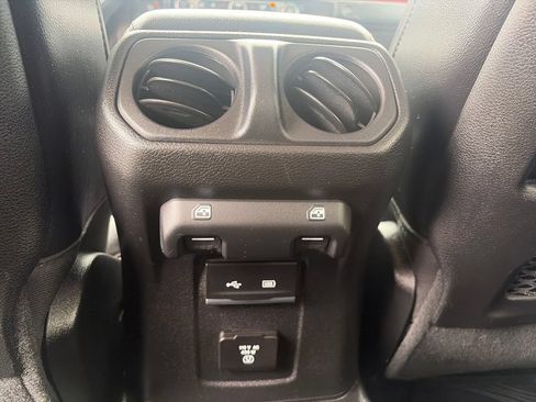 Used 2020 Jeep Gladiator Rubicon AWD/4WD image 39