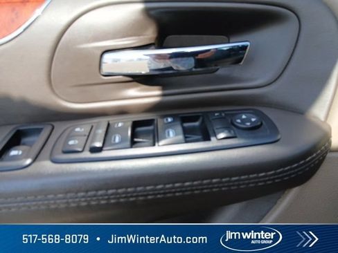 Used 2015 Chrysler Town & Country Touring FWD image 19