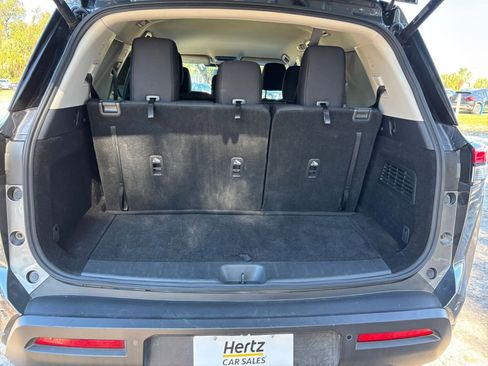 Used 2025 Nissan Pathfinder SV image 33