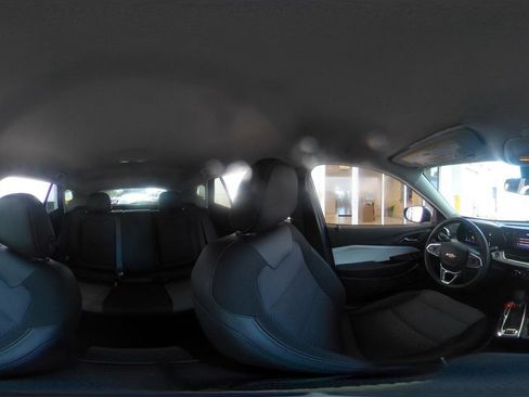 Used 2025 Chevrolet Trax LT w/ LT Convenience Package FWD image 42