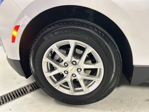 Used 2022 Chevrolet Equinox LT FWD image 9