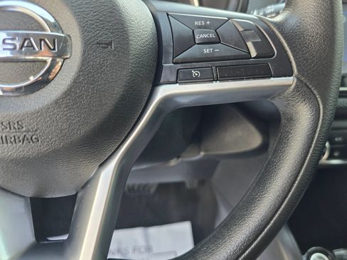 Used 2021 Nissan Kicks S FWD image 27