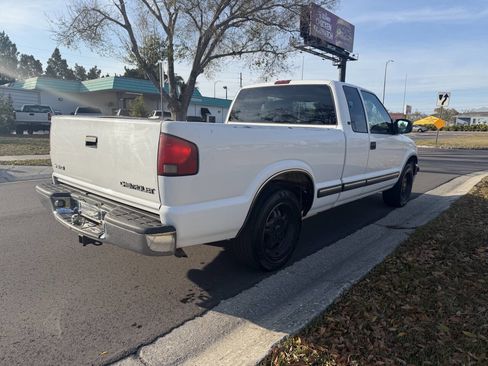 Used 2001 Chevrolet S10 Pickup LS w/ Preferred Equipment Group image 5