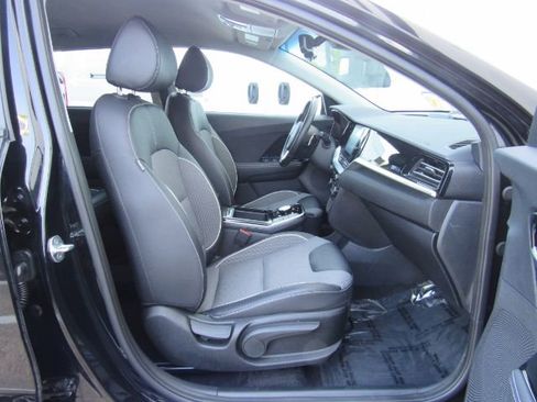 Used 2022 Kia Niro EX image 22