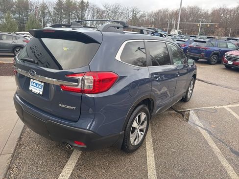 Used 2023 Subaru Ascent Premium image 2