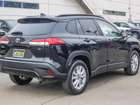 Used 2023 Toyota Corolla Cross LE image 6