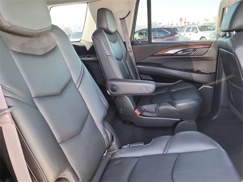 Used 2016 Cadillac Escalade Luxury image 21