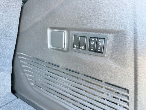 Used 2021 GMC Yukon Denali w/ Denali Ultimate Package image 17