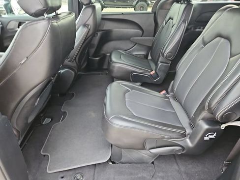 Used 2025 Chrysler Pacifica Select FWD image 22