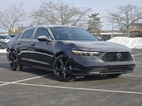 Used 2023 Honda Accord Sport image 2
