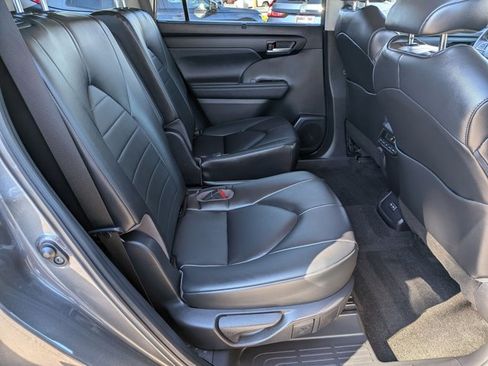 Used 2023 Toyota Highlander XLE image 20