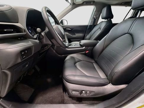 Certified 2026 Toyota Highlander XLE AWD/4WD image 19