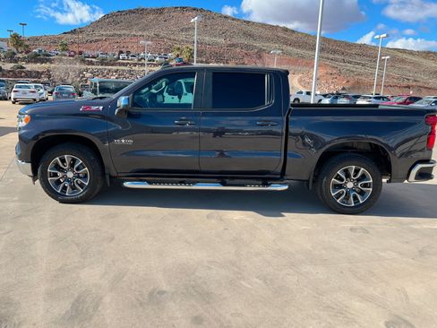 Used 2022 Chevrolet Silverado 1500 LT w/ Z71 Off-Road Package image 2