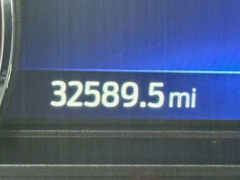 Used 2022 Ford Explorer XLT w/ Equipment Group 202A image 15