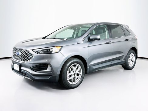 Used 2023 Ford Edge SEL image 3