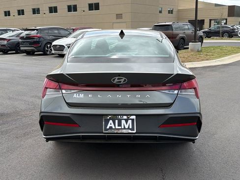 New 2026 Hyundai Elantra SE FWD image 7