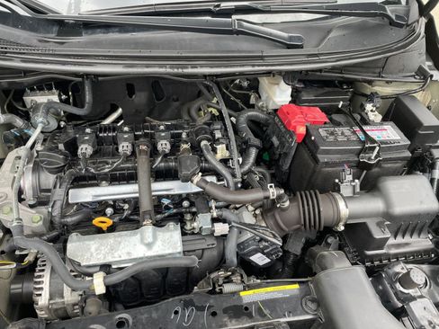 Used 2025 Nissan Versa SV image 30