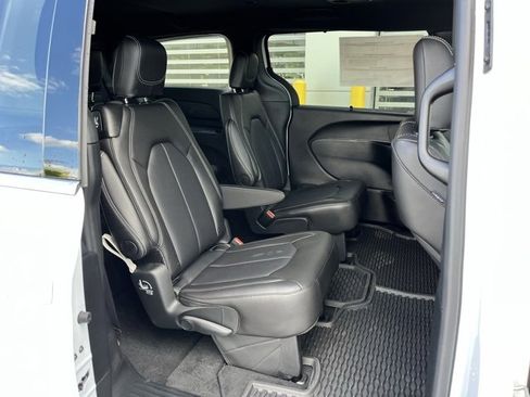 New 2026 Chrysler Voyager LX image 19