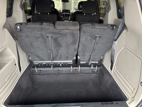 Used 2015 Dodge Grand Caravan SE FWD image 29
