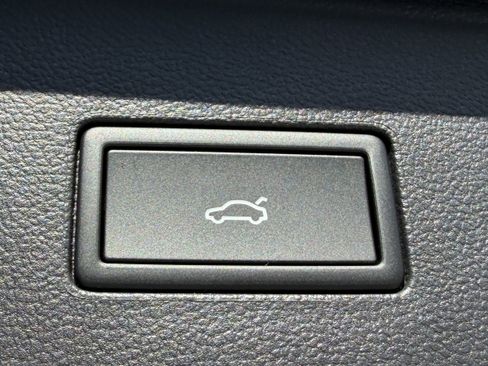 New 2026 Volkswagen Atlas SE image 9