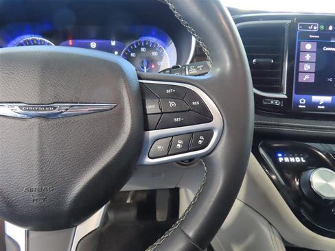 Used 2022 Chrysler Pacifica Limited image 30